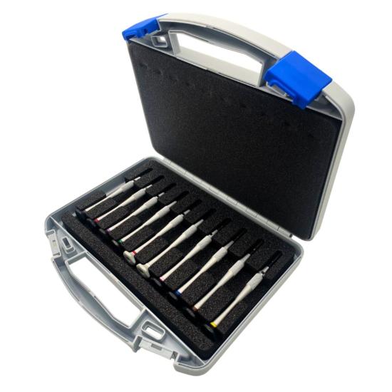 Assortiment de tournevis et clés écrous